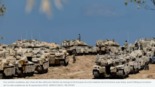Des soldats israéliens, des chars et des véhicules blindés de transport de troupes du côté israélien de la frontière avec Gaza