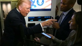 à bord de l’avion présidentiel Air Force One le 14 novembre 2025